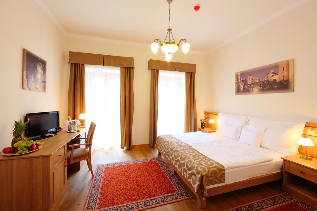 Historia & Historante 4* Veszprem